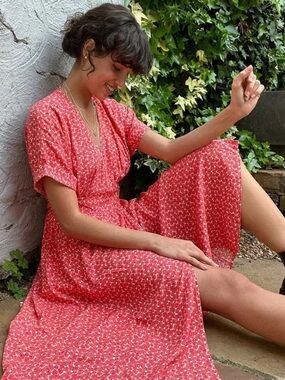Urban Outfitter Red & White Floral Gabrielle Midi Wrap Dress Size XS
